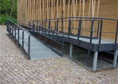 ABEX - Rampe für barrierefreien Zugang zum Gebäude